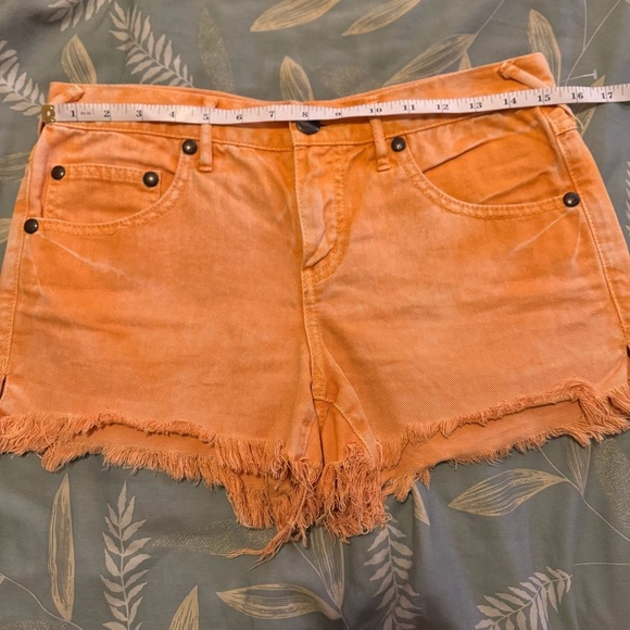 Free People Orange Frayed Fall Jean Shorts Size w 26 - Picture 9 of 10